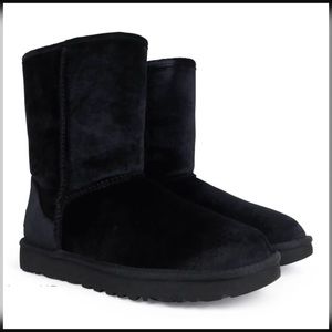 🆕✨UGG Classic Short II Atlantic Black Velvet Boots✨